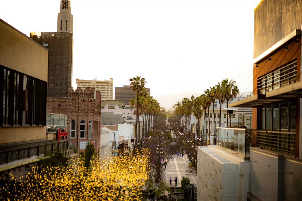 Los Angeles Dating Profile Photoshoot Location in Santa Monica - overhead view of 3rd Street Promenade